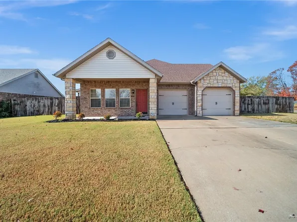 2890 Chip Shot Dr, Farmington, AR 72730