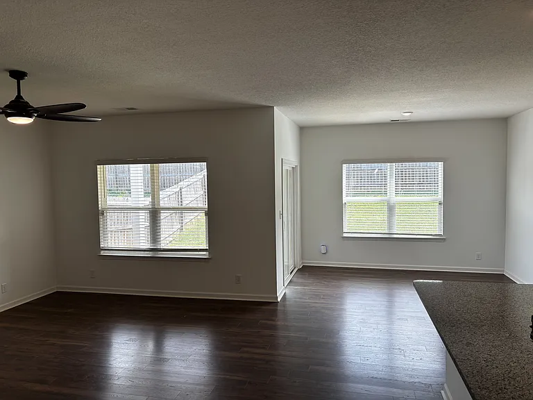 2732 Minuteman Ln — Photo 3