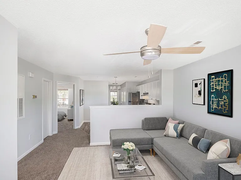Carlson Bay Luxury Apartments — Photo 37