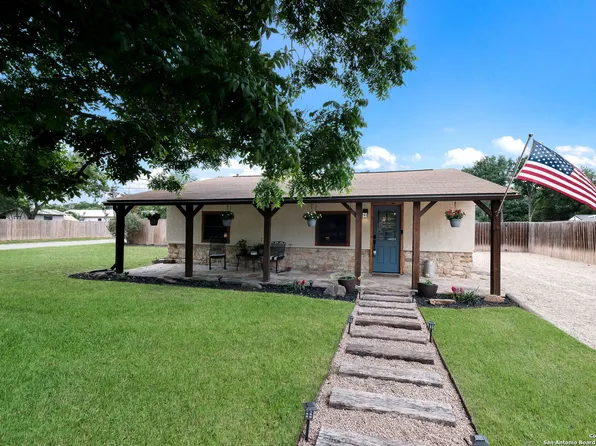 713 Petersburg Street, Castroville, TX 78009