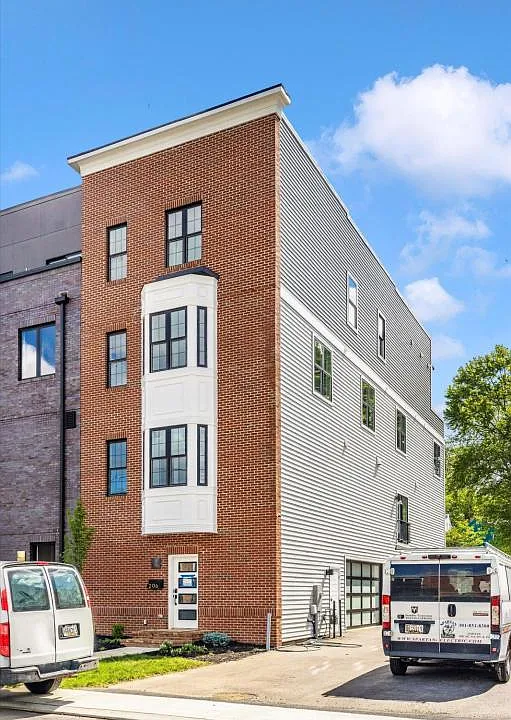 206 Broadway St #6