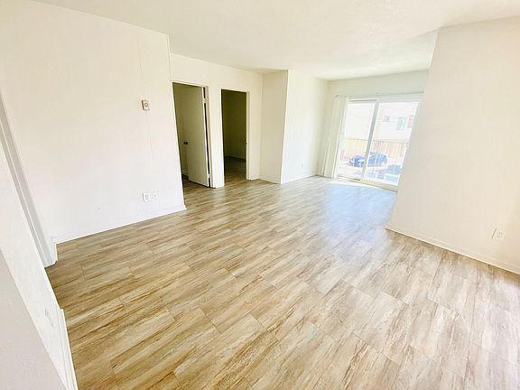 5th image of 825 Niantic Ct #22A93276