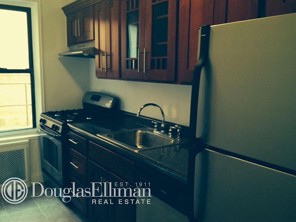 2nd image of 282 E 35th St APT 2S