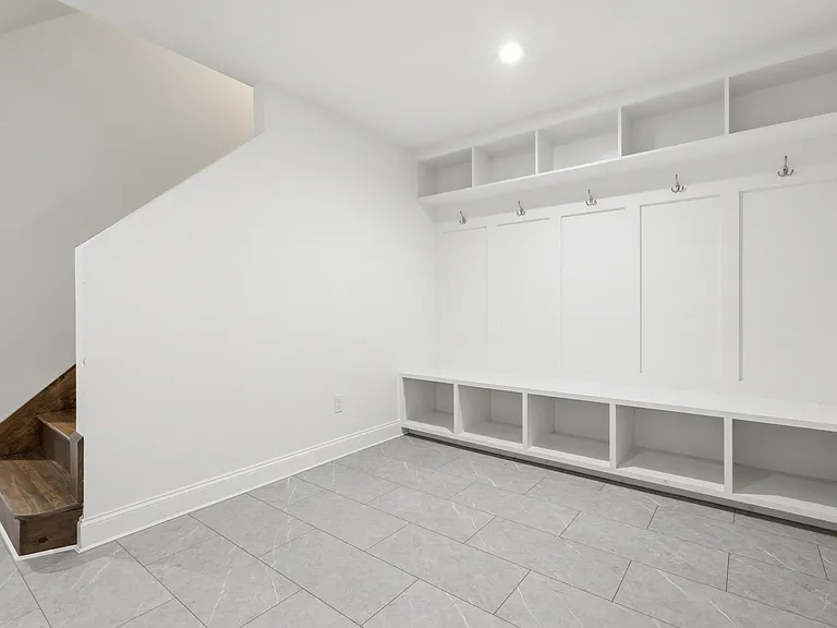 169 Glenwood Rd — Photo 32