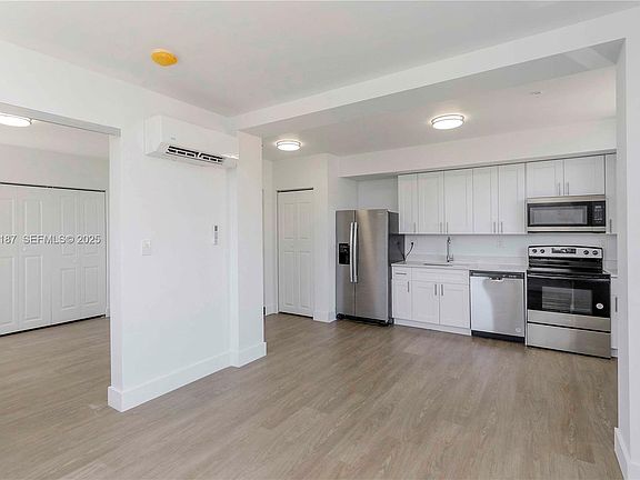 3rd image of 1620 NW 18th St #301