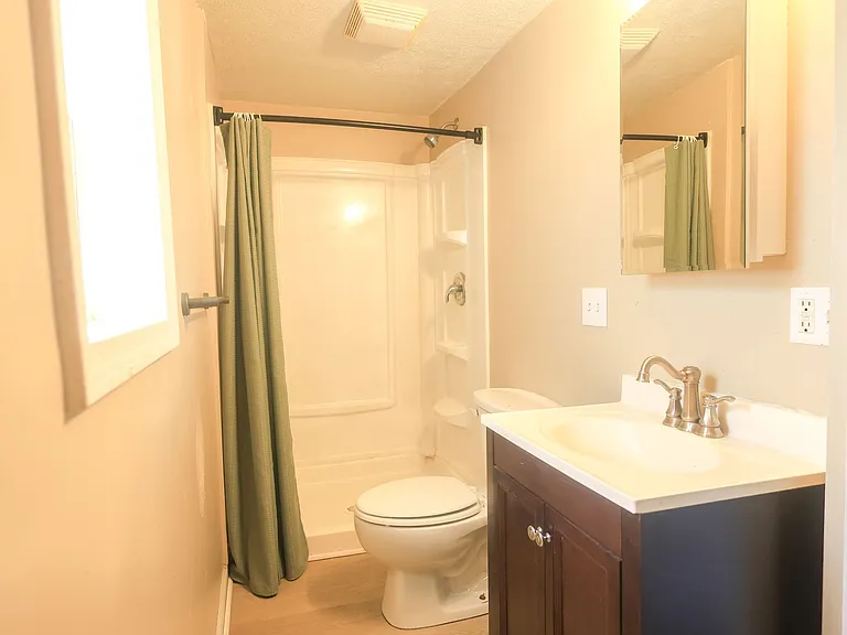 755 W 13th St — Photo 17