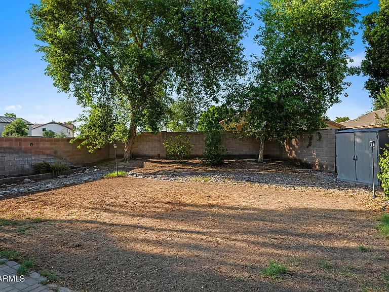 1940 N 128th Dr — Photo 32