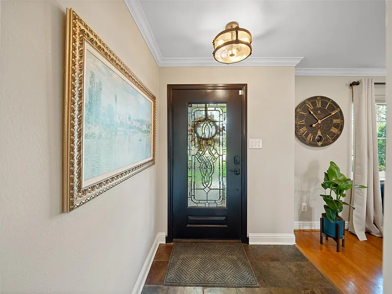 2523 Droxford Dr — Photo 3