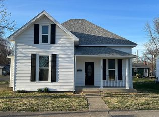 1030 W 4th St, Mount Carmel, IL 62863