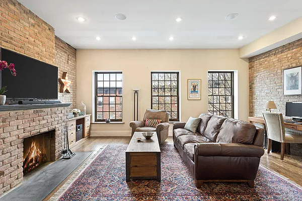Sold by Compass | media 1