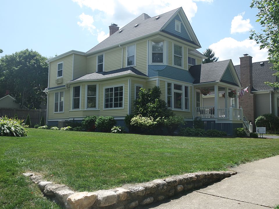 2nd image of 141 W Lake St