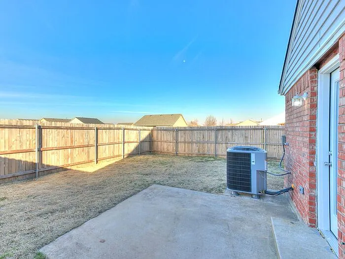 2515 Leeds Ln — Photo 47