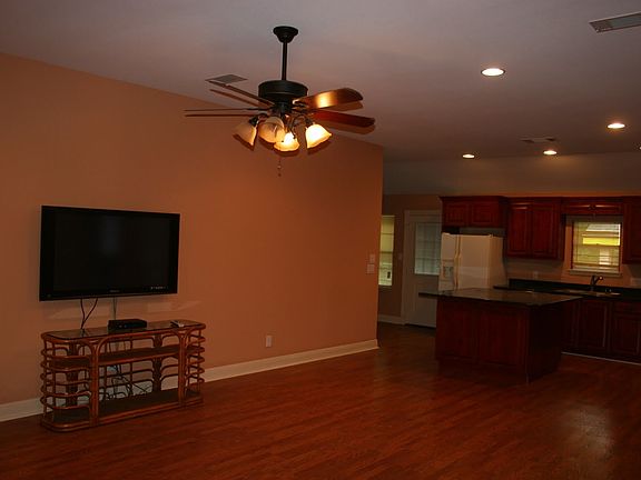 Living Room/Kitchen