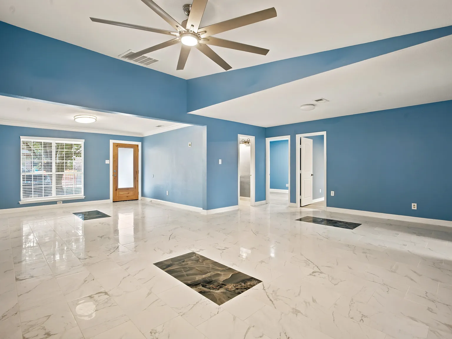 5 bed, 2818 sqft, $3,495 — Photo 3