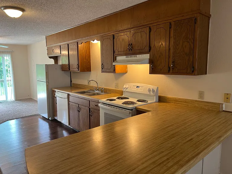 3361A S Clifton Ave — Photo 3