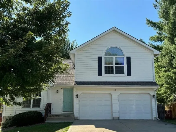 2420 S 23rd St, Leavenworth, KS 66048