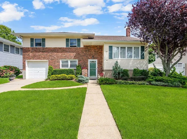 172 Richard Place, Massapequa Park, NY 11762