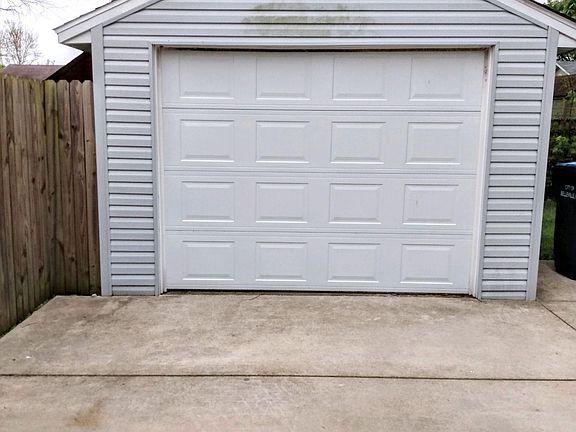 ONE AR DETACHED GARAGE WITH REMOTE