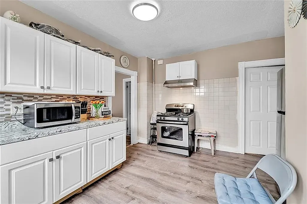3 bed, 1300 sqft, $2,000 — Photo 1