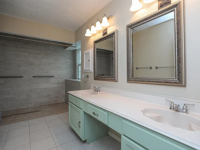 22815 Red River Dr — Photo 15