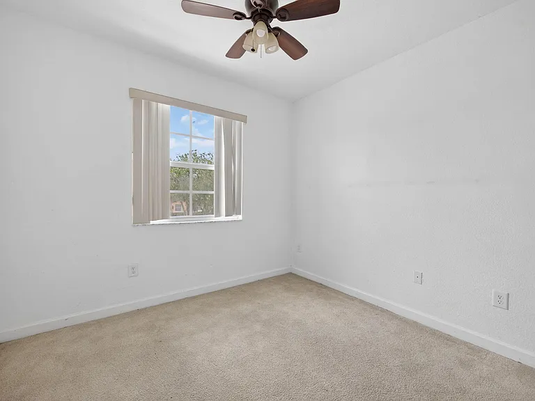 1575 NE 33rd Ave #105 — Photo 34