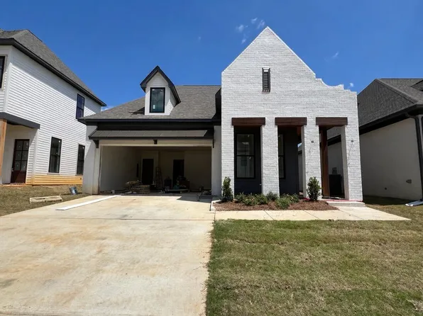 22 Fieldgate Dr, Starkville, MS 39759