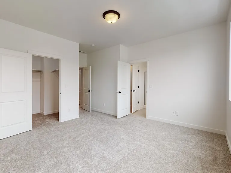546 S 1040 W — Photo 26