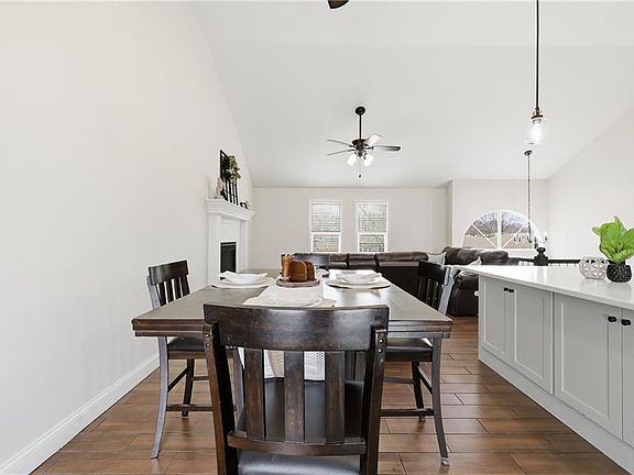 5th image of 405 S Monroe St