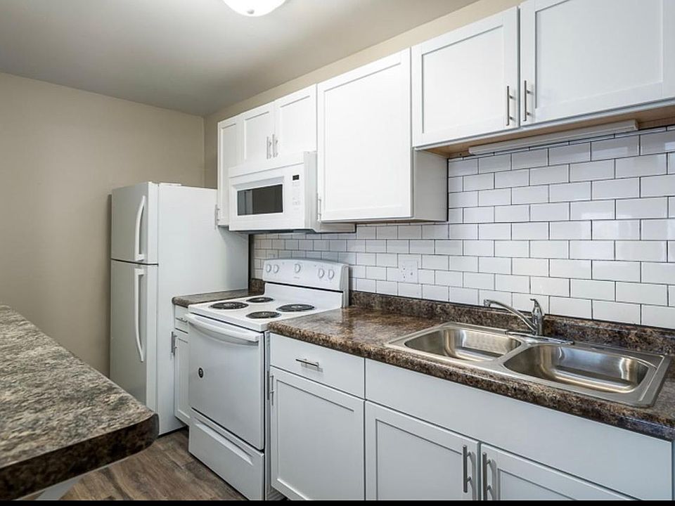 1st image of 2512 N Rockton Ave APT 303