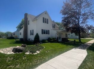 505 4th St SW, Waverly, IA 50677