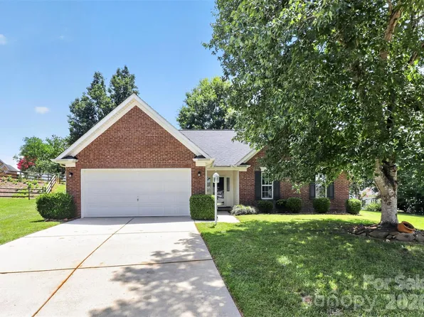 1048 Sandy Point Dr SW, Concord, NC 28025
