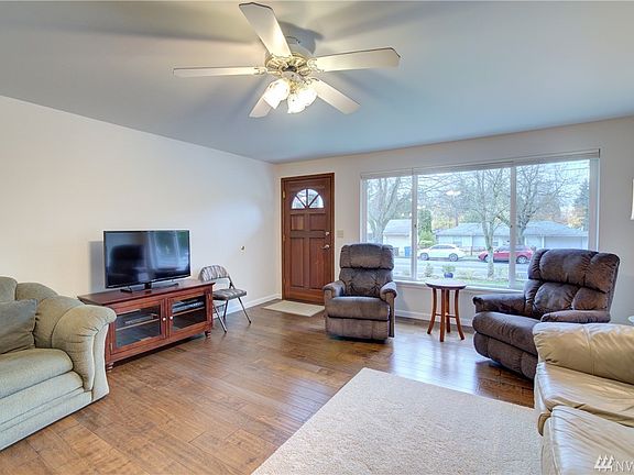 3rd image of 16734 5th Ave NE