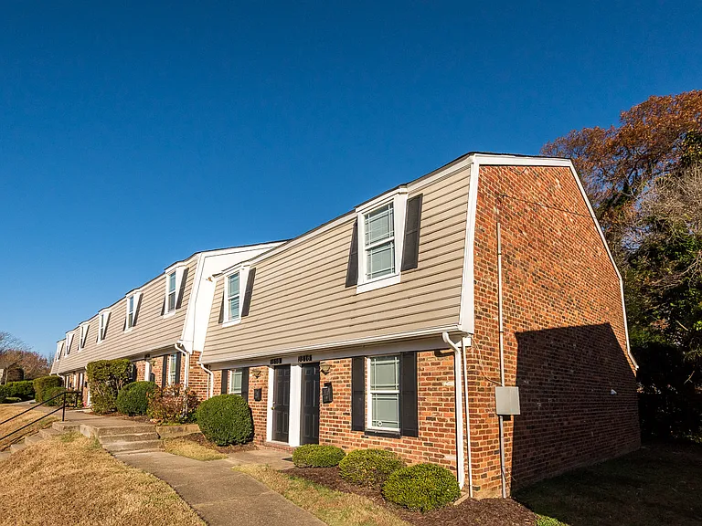 Townhouses Of Chesterfield — Photo 5