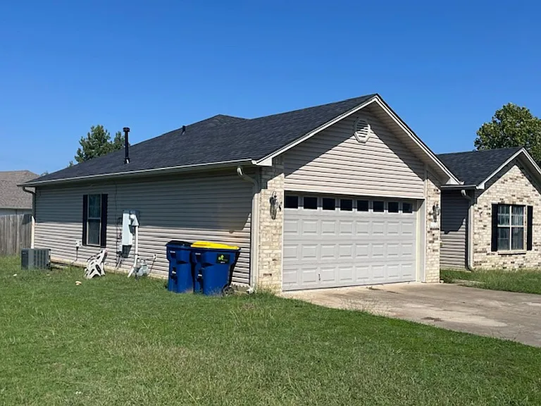 102 Rosebud Cir — Photo 3