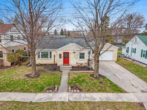 1040 Holzer St, Green Bay, WI 54303