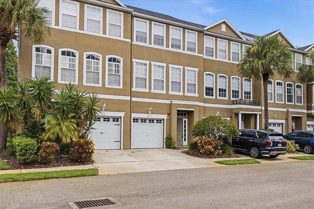 3 bed, 2.5 bath, 1714 sqft, $2,900 — Photo 2