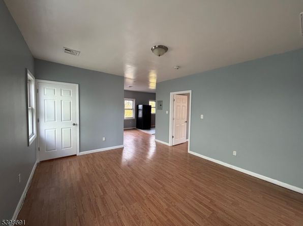 178 Osborne Ter Floor 3