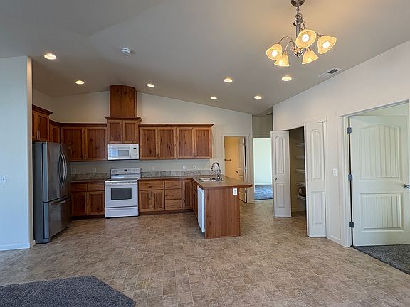 5th image of 1419 Springwater Ave #B