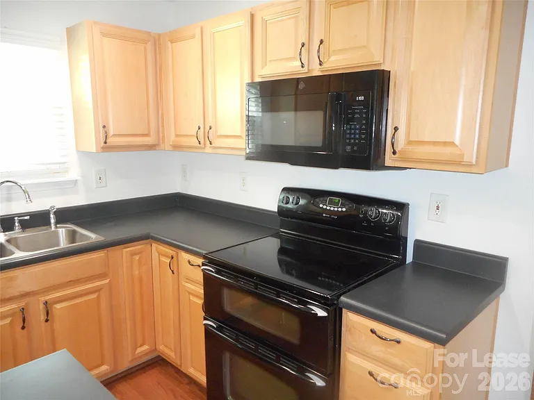 322 Deep Water Ln — Photo 7