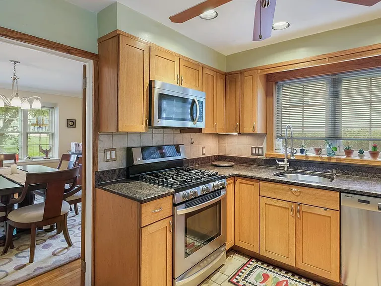 646 Green Briar Rd — Photo 9