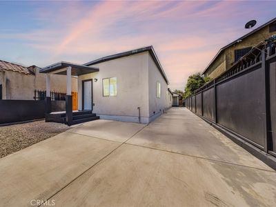 126 & 126-1/2 W Century Blvd, Los Angeles, CA, 90003