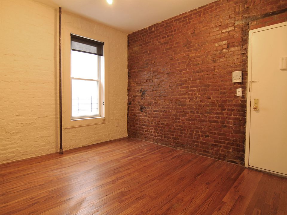 1st image of 11-36 44th Dr #9