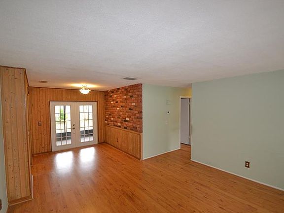 2nd image of 1203 W Hollywood St