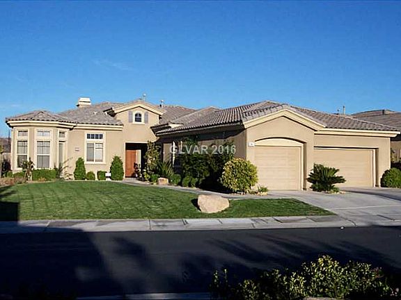 2nd image of 10 Plum Hollow Dr