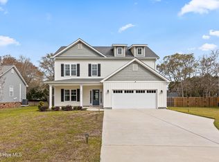 1616 Chadwick Shores Dr, Sneads Ferry, NC 28460