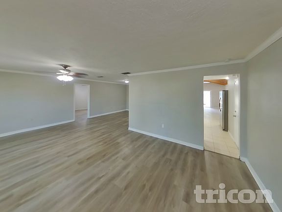 3rd image of 4720 Palm Aire Cir
