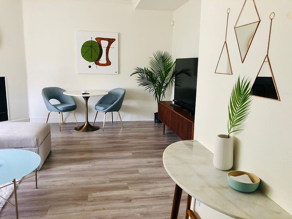 1st image of 592 N Mar Vista Ave APT 6