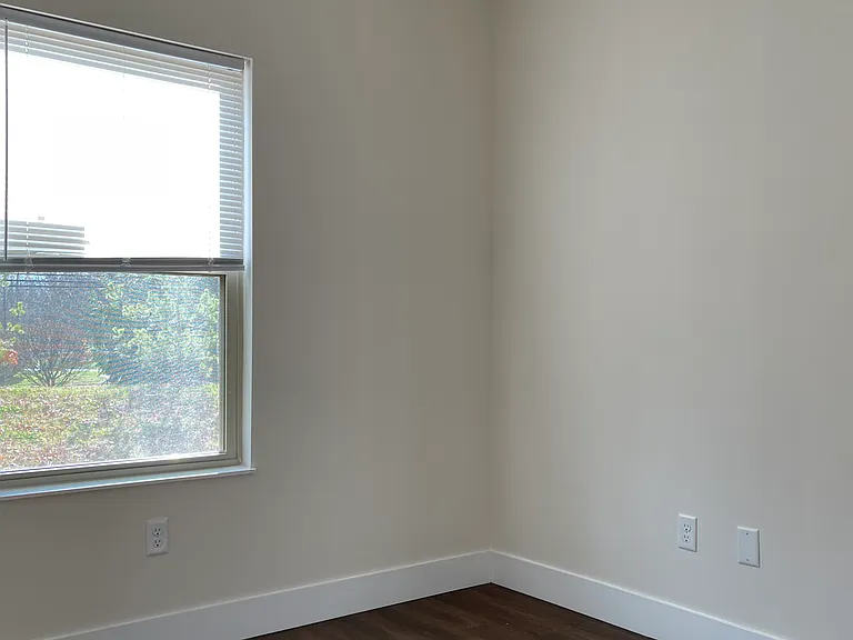 90 Court Yard Ln #9 — Photo 3