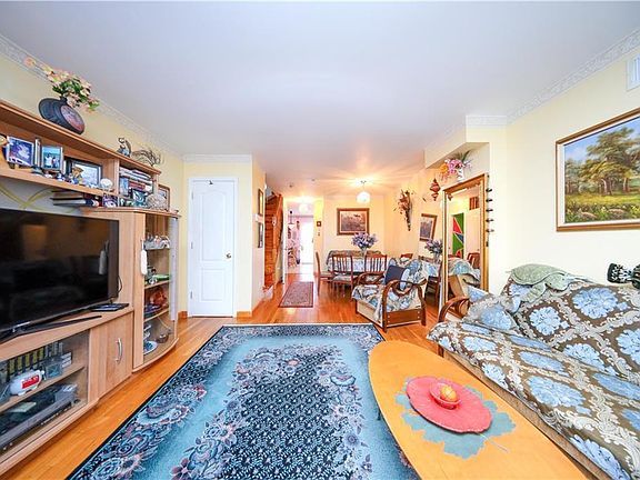 4th image of 78 Townsend Ave