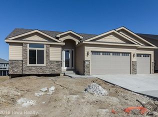 1995 SE Waddell Way, Waukee, IA 50263